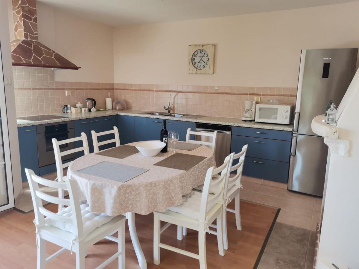 Apartment Tempera พอฟเลีย ภายนอก รูปภาพ